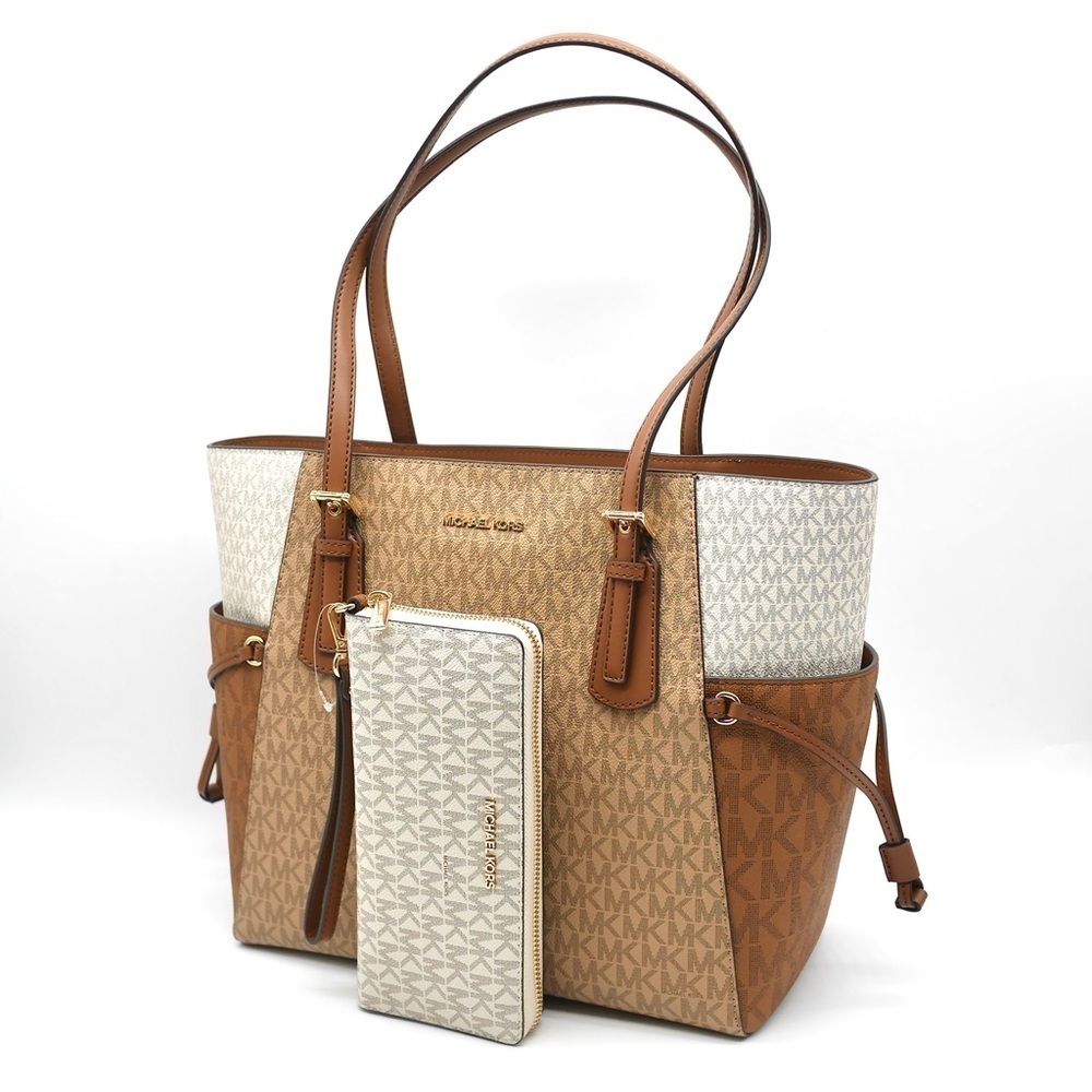 🍓NWT Michael Kors Voyager Set - Picture 2 of 9